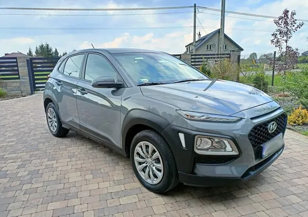 samochody osobowe Hyundai Kona cena 53900 przebieg: 103000, rok produkcji 2018 z Łomianki